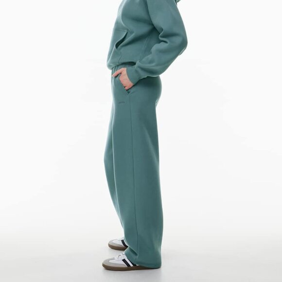 Aritzia Cozy Sweatfleece Boyfriend Balloon Sweatpant - Tidal Blue - Picture 2 of 9